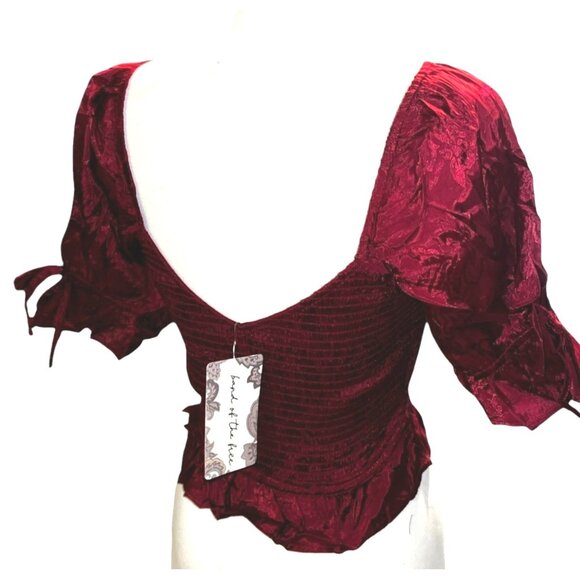 Band of the Free NWT Lea Rhubarb Smocked Crop Top Sz Medium Red Rhubarb Puff Sle - Picture 10 of 14